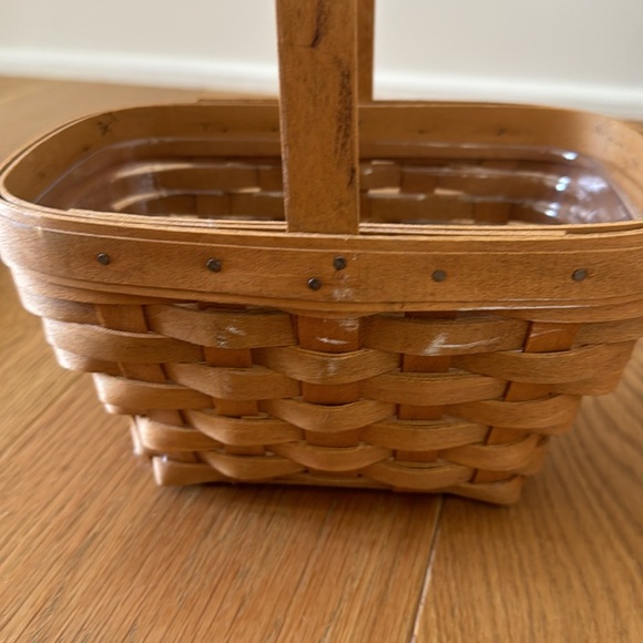 Longaberger small basket with handle and liner - Picture 8 of 8
